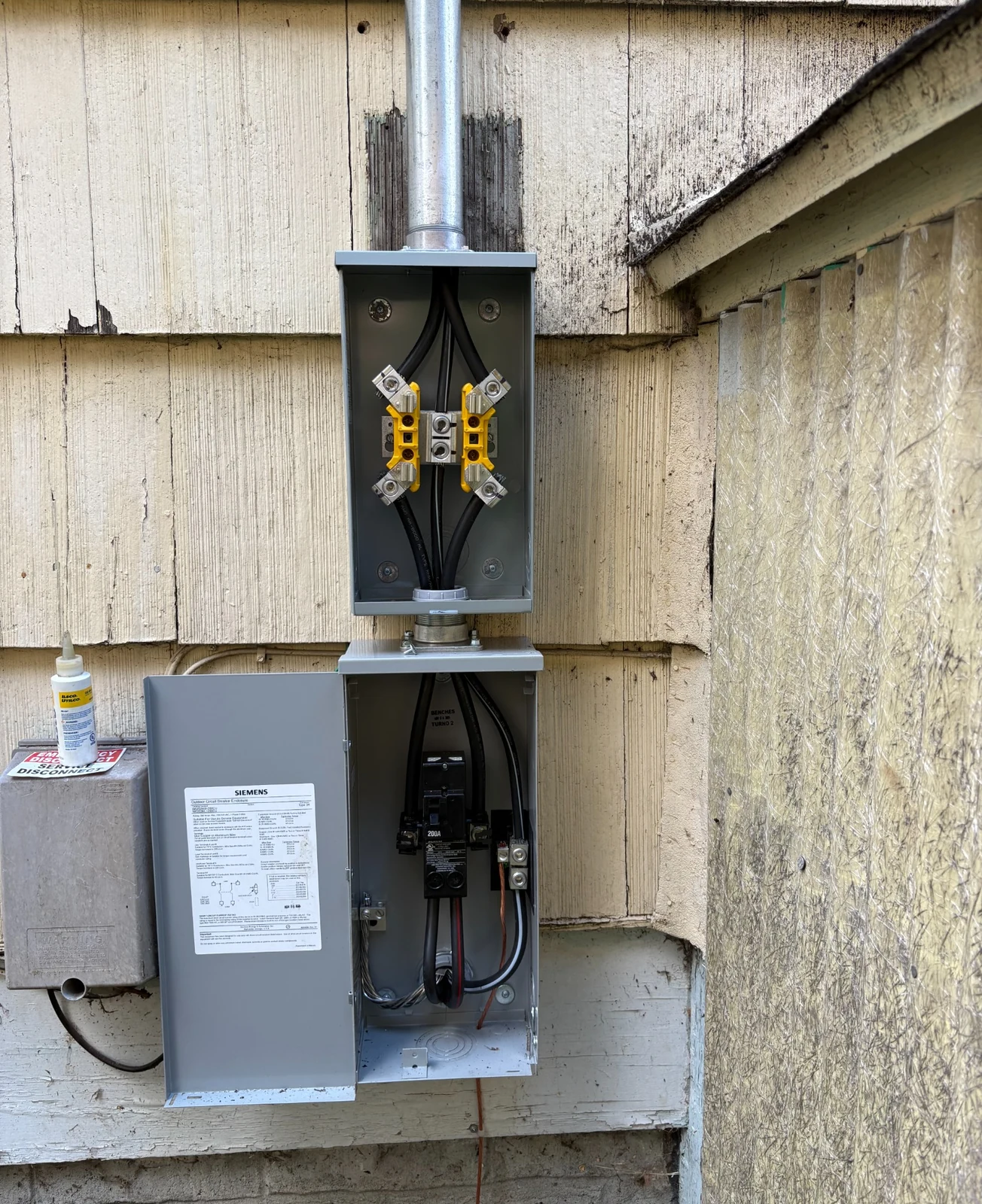 Dedicated circuit disconnect and feeder wiring
